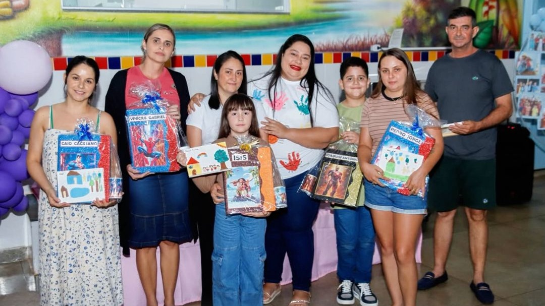 Imagens da Notícia Municipais Entrega de portfólios da Educação Inclusiva fortalece compromisso com a aprendizagem